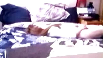می گروه sexy تلگرام آورد یک دختر جوان در بالکن و می پرسد او